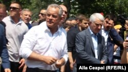 Oligarhul Vladimir Plahotniuc, secondat de Constantin Botnari. Iunie 2019, ultima dată când au fost văzuţi public în Chişinău