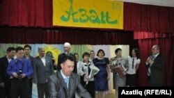 әхнәдә "Азан"ның иҗади дуслары