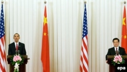 U.S. President Barack Obama (left) and Chinese President Hu Jintao at a joint press conference in the Great Hall of the People in Beijing on November 17