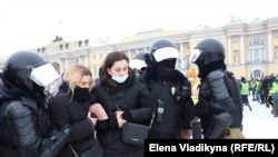 Акция в поддержку Алексея Навального в Петербурге
