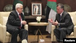 Jordan -- King Abdullah (R) meets with Palestinian President Mahmud Abbas at the Royal Palace in Amman, 06Dec2012