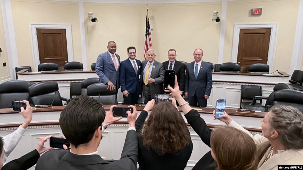 Американські законодавці після слухань Гельсінської комісії у Вашингтоні, 21 квітня 2026 року