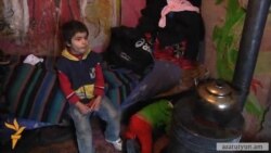 Կիսաքանդ տնակի բնակիչները Ձմեռ պապիկից «Ֆերրարի» ու «Ջիփ» են խնդրում 