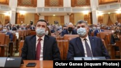 România - Fostul premier social-democrat Sorin Grindeanu (stânga) și președintele PSD, Marcel Ciolacu.