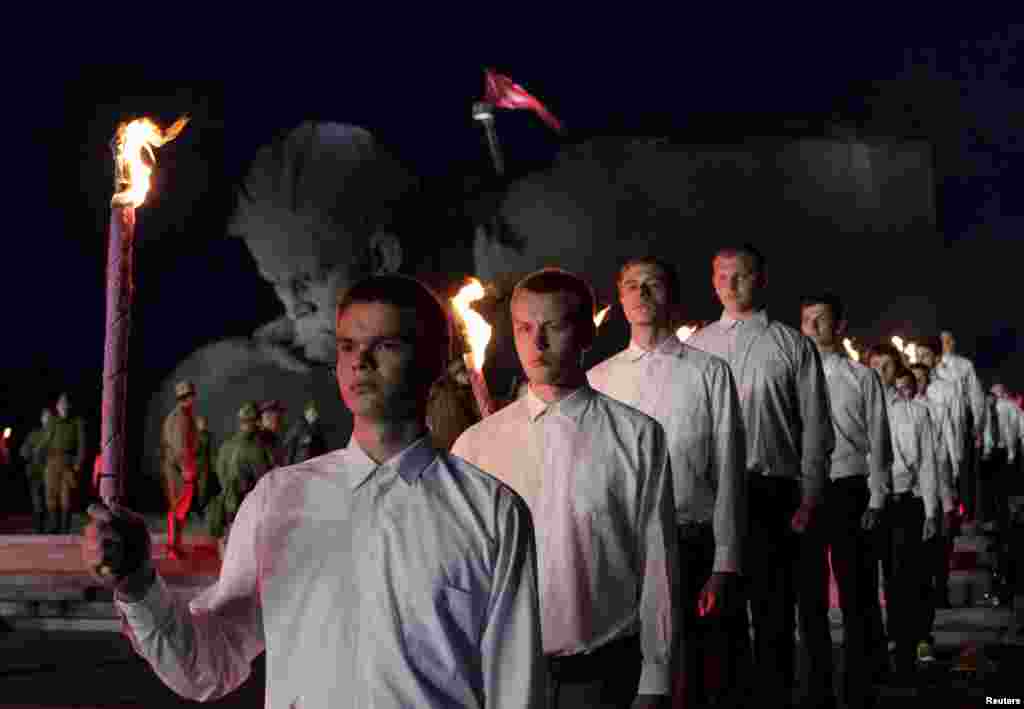 Participants hold torches during a ceremony in the western Belarusian city of Brest to commemorate the anniversary of the Nazi invasion of the country. (Reuters/Eduard Korniyenko)