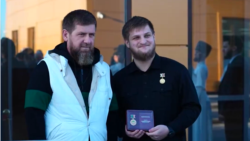 Глава Чечни Рамзан Кадыров и его старший сын Ахмат, министр спорта Чечни