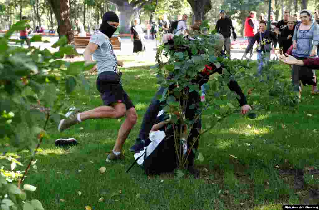 Anti-LGBT protesters attack a participant at the Kharkiv Pride march. (Reuters/Gleb Garanich)&nbsp;