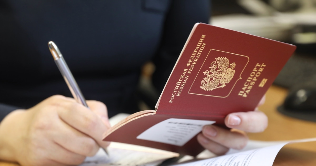 Moska ua vështirëson rusëve heqjen dorë nga shtetësia