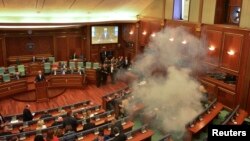 У залі парлямэнту распылілі сьлезацечны газ