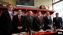 Претседателските кандидати на заеднички појадок