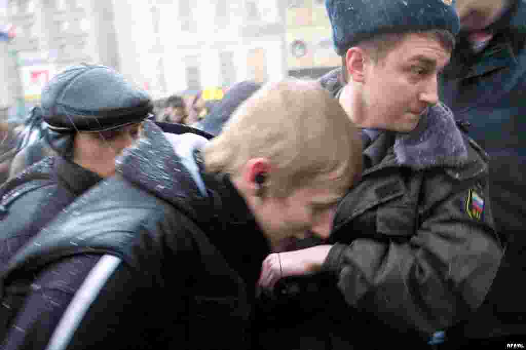 Хватали и юношей, случайно оказавшиеся в зоне действия милиции