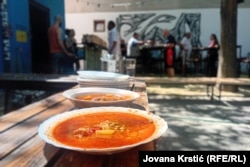 "Za nas je ovo i mesto okupljanja. Ovde se lepo opustim", kaže jedan od sagovornika RSE