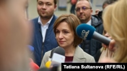 "Čekamo konačne rezultate, a mi ćemo odgovoriti čvrstim odlukama", navela je predsednica Maja Sandu u saopštenju posle referenduma i prvog kruga predsedničkih izbora 20. oktobra 2024.