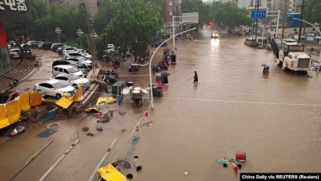 Pamje nga provinca Henan, e mbushur me ujë, pas shiut.