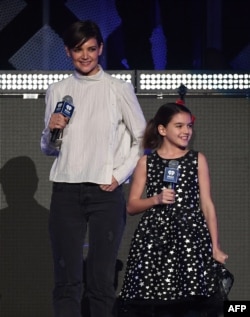  Кейти Холмс с щерка си Сури през 2017 година 