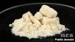 Гидрохлорид кокаина в виде порошка, он же "кокаиновая соль". Классическая форма выпуска кокаина на рынок
