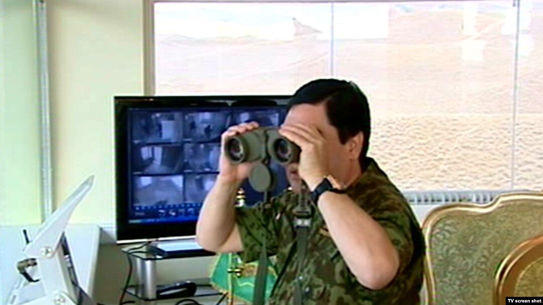 Turkmen President Gurbanguly Berdymukhammedov at Aktepe military air base (file photo)