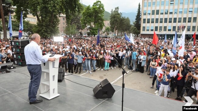 Armenia - Former President Robert Kocharian speaks at an election campaign rally held by his Hayastan alliance in Kapan, administrative center of Syunik province, June 7, 2021.