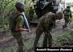 Артилеристи ЗСУ готуються відкрити вогонь із самохідної гаубиці CAESAR. Донеччина, 24 вересня 2026 року