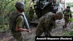 Артилеристи 147-ї бригади 7-го корпусу швидкого реагування ДШВ ЗСУ готуються відкрити вогонь із самохідної гаубиці CAESAR. Донеччина, 24 вересня 2026 року