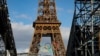 Cercurile Jocurilor Olimpice au fost montate pe Turnul Eiffel din Paris. 