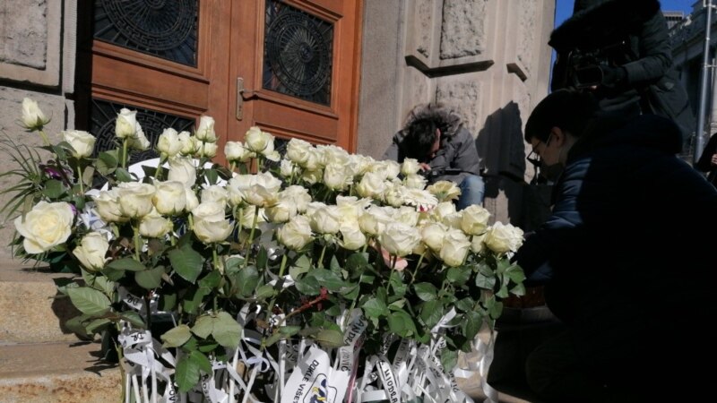 Ispred Vlade Srbije pomen preminulim zdravstvenim radnicima 