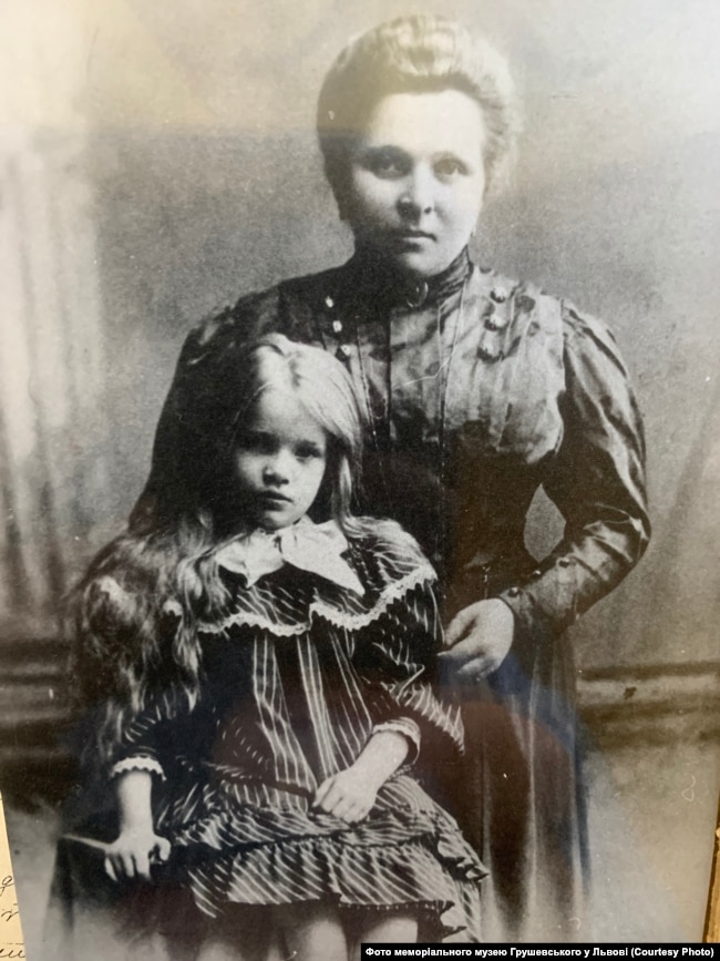 Марія Грушевська з донькою