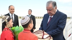 Эмомалӣ Раҳмон ба Туркманистон сафар кард