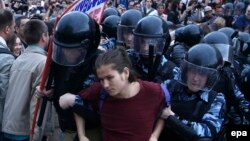 Diňe Moskwada 866 protestçi polisiýa tarapyndan tussag edildi, Moskwa, 12-nji iýun, 2017.