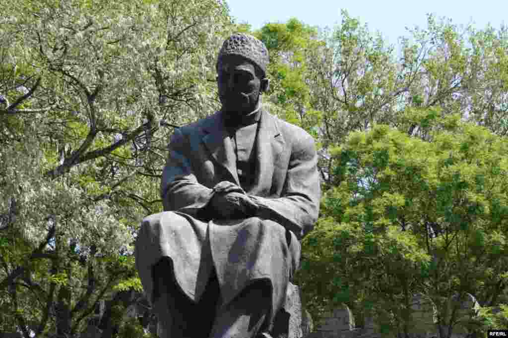 Bakı heykəllərinin ürəyindən nə keçir? #8