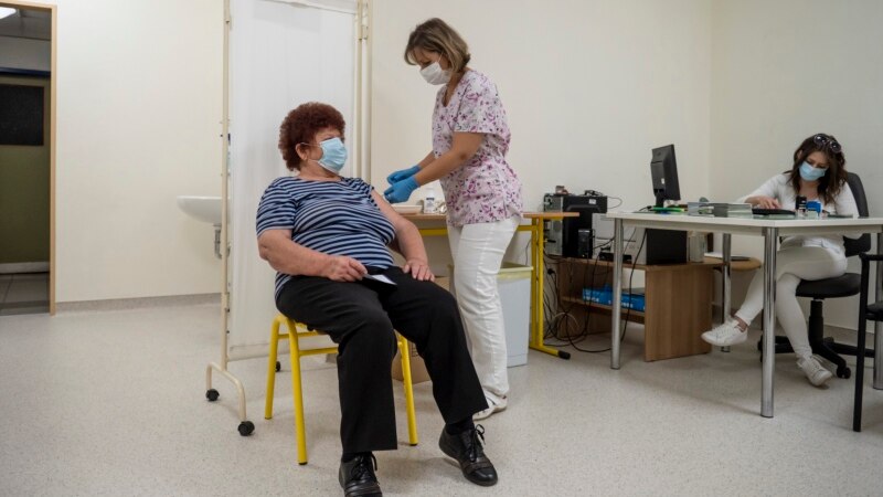 Трета доза вакцина за хронично болните во Грција