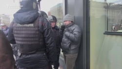 Police Detain Hundreds On Moscow's Manezh Square