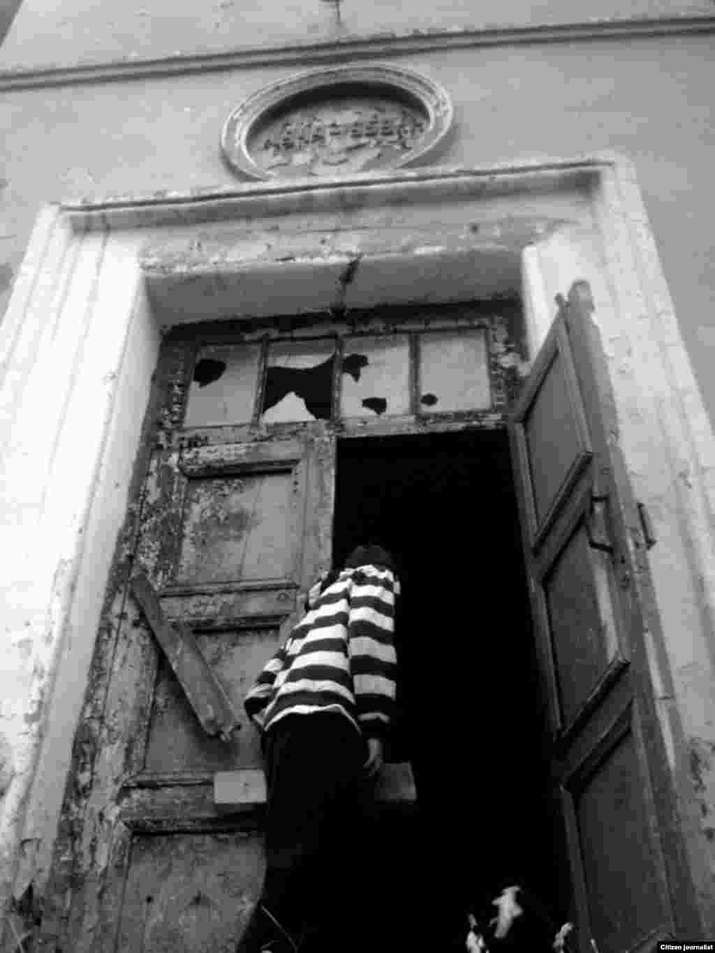 47 ნიკა ბეგაშვილი: "არის ვინმე?"