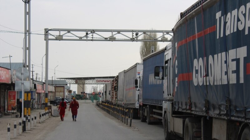 В Погранслужбе КР опровергли сообщения о контрабанде ГСМ в Таджикистан