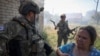 Поліцейські підрозділу «Білий Янгол» евакуюють жительку Дружківки 21 червня 2026 року