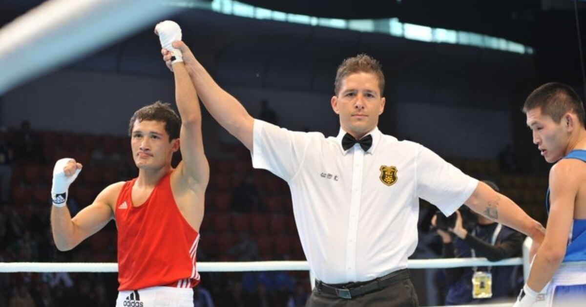 Екі қыз менің жамбамды кесіп тастады