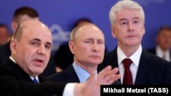 Орус президенти Владимир Путин, премьер-министр Михаил Мишустин жана Москванын мэри Сергей Собянин. 