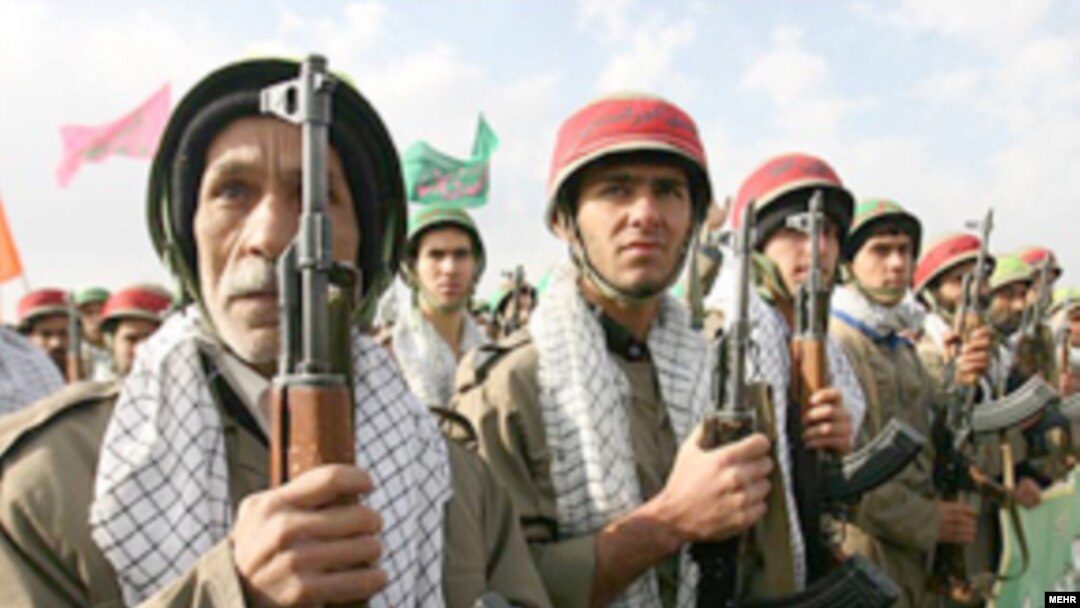 سپاه پاسداران برای بالا بردن توان مقابله خود با آنچه که تهدیدهای داخلی خوانده است، شماری از یگان های بسیج را در یگان های ادغام کرده است.(عکس: مهر)