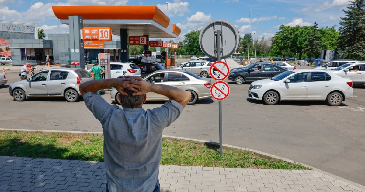 Russian Fuel Shortages Trigger Fights, Public Anger