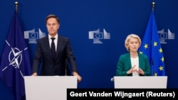 European Commission President Ursula von der Leyen (right) and NATO Secretary General Mark Rutte hold a press conference in Brussels on September 2.