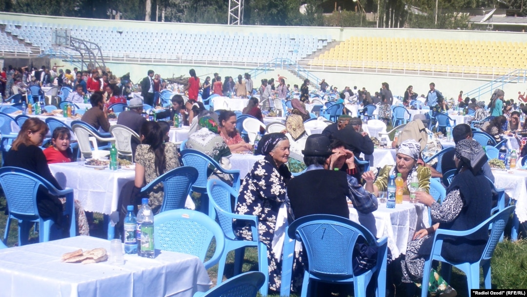 Cooks reportedly prepared three tons of the food at the city's main stadium on September 22.