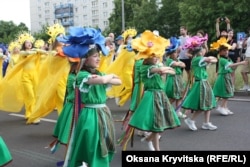 Діти в костюмах квітів під час ходи. Берлін, Німеччина, 24 травня 2026 року