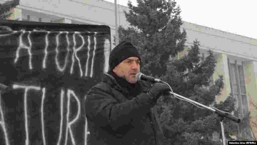Moldova, Iurie Rosca at the antigovernmental protest in Chisinau organized by the Committee for Defending the Constitution and Democracy, 12.02.2012