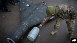 Російські військові регулярно з різних видів озброєння – ударними БпЛА, ракетами, КАБами, РСЗВ – атакують українські регіони (ілюстраційне фото)