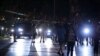 Десетки коли се оказа блокирани пред румънското посолство в София, след като протестиращи за трети път блокираха движението там в понеделник вечерта