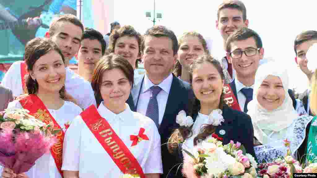 Чыгырыш сыйныф укучылары белән Илсур Метшин