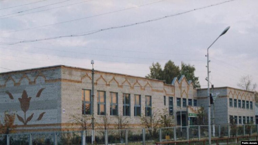 Бәләбәйдәге элекке татар гимназиясе, хәзер гади мәктәп бинасы (архив фотосы)