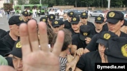 Police disperse activists in Minsk protesting the government crackdown on opposition supporters in the wake of the bombing