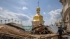 У Києво-Печерській лаврі після російської атаки 15 червня тривають аварійно-відновлювальні роботи. Київ, 17 червня 2026 року