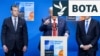 Presidenti amerikan, Donald Trump (në qendër), sekretari amerikan i Mbrojtjes, Pete Hegseth (majtas), dhe sekretari amerikan i Shtetit, Marco Rubio, në një konferencë për shtyp gjatë një samiti të NATO-s në Hagë verën e kaluar.